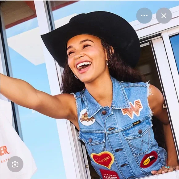 WRANGLER X WHATABURGER WOMEN'S CUT-OFF VEST - Picture 5 of 10